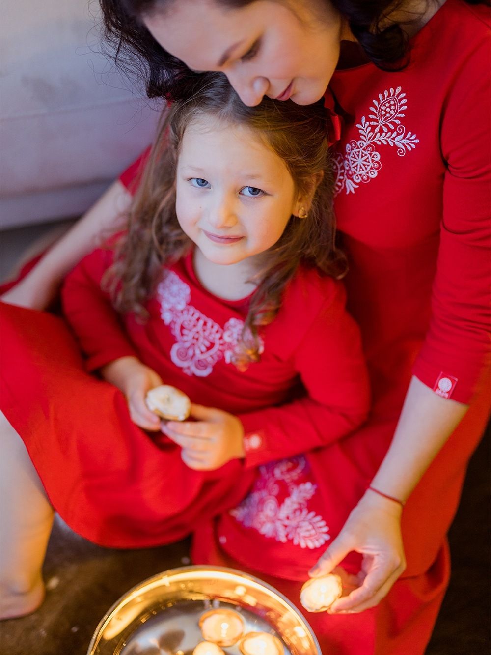 Vyšívané šaty pre mamu a dcéru