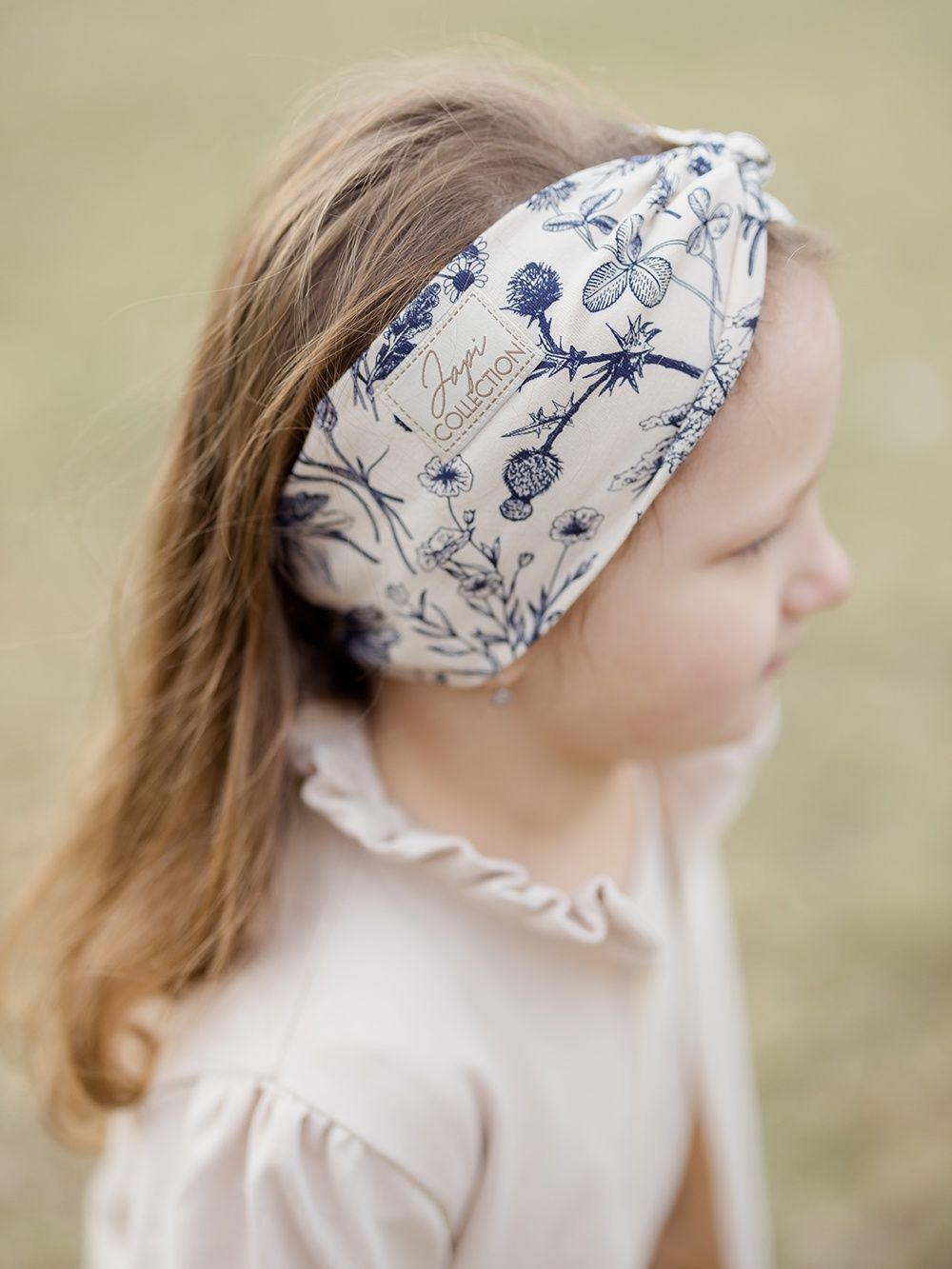 Dievčenská čelenka s kvetmi